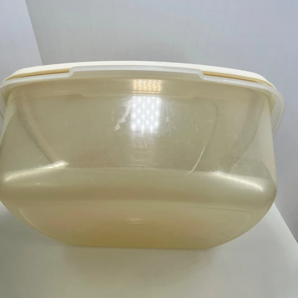 Vintage Rubbermaid Servin Saver Square Food‎ Storage Container Almond 19 cup